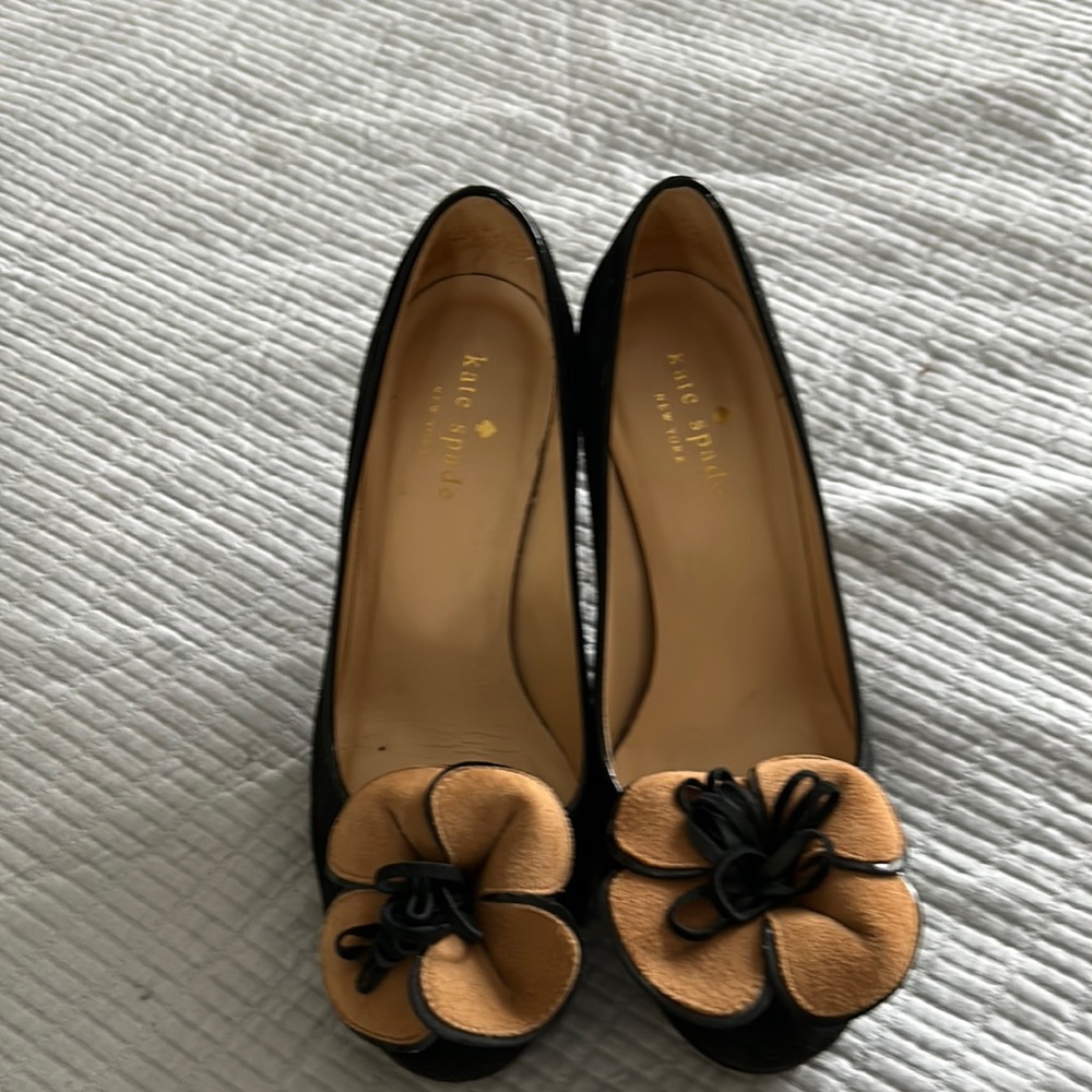 Super adorable Kate Spade kitten heel shoes-worn once!